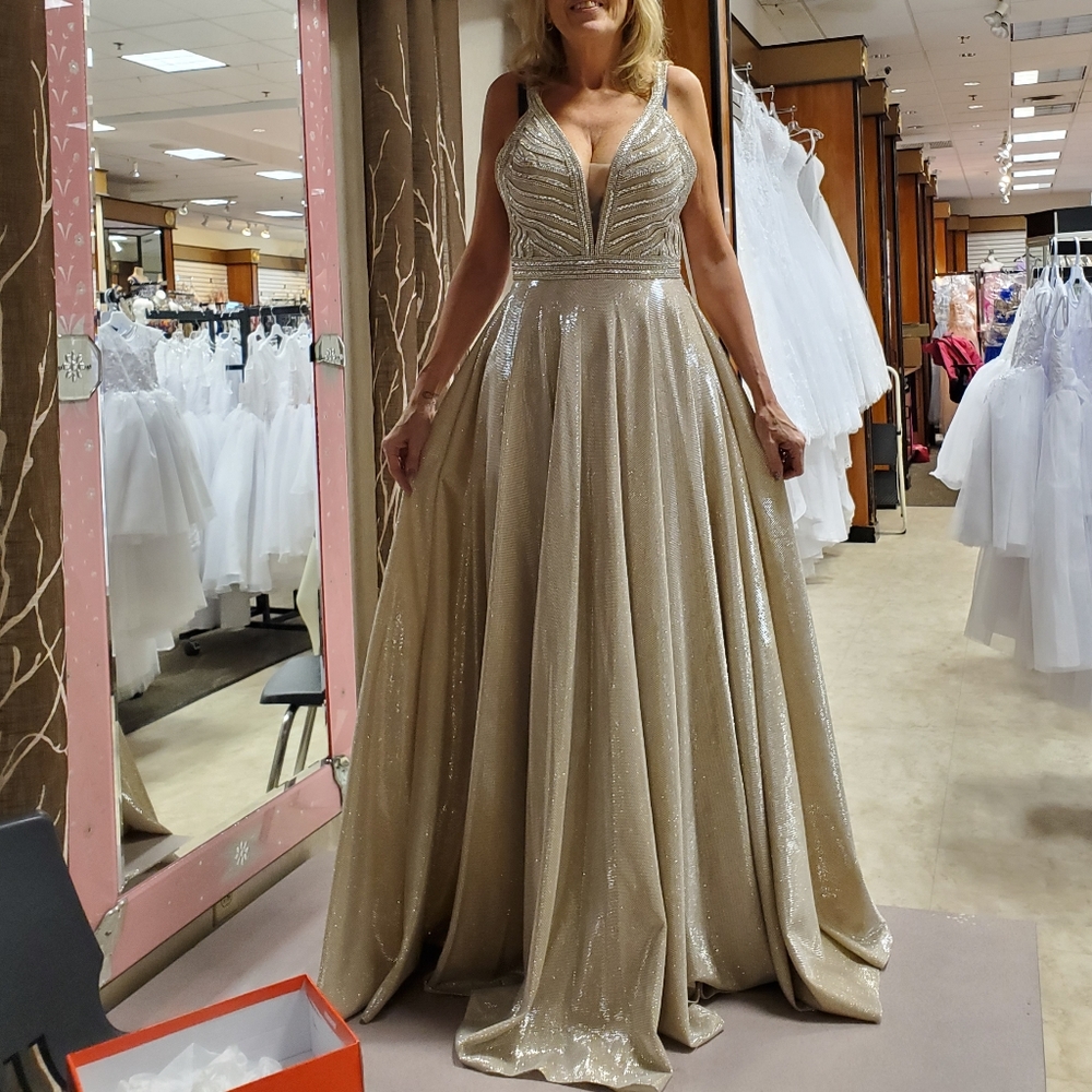 Evening/Prom gown - Picture 6 of 6